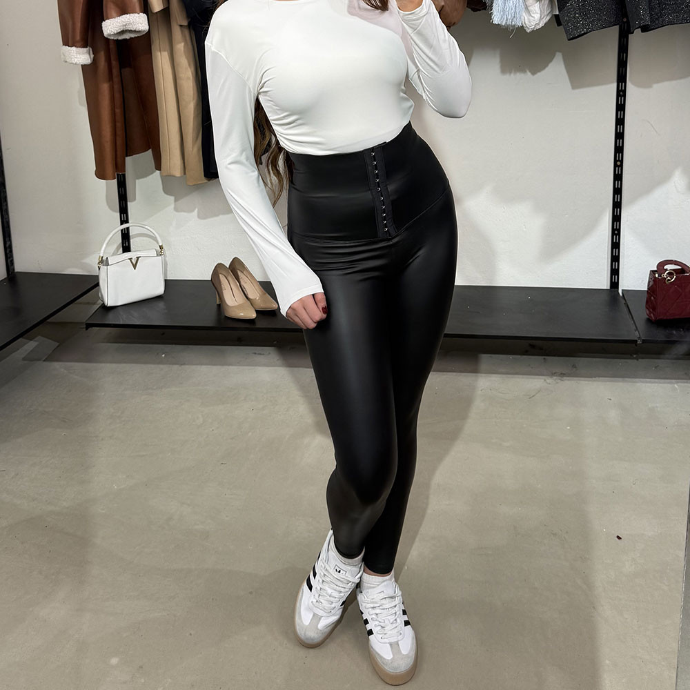 Pantalon en simili cuir