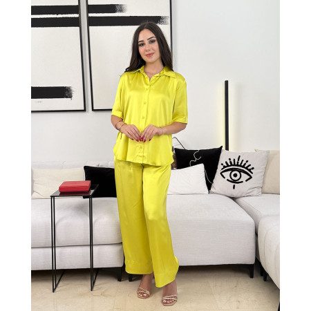 Ensemble en satin fluide chemise col classique à boutons et pantalon large et droit