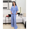 Ensemble en lin chemise col à rabat avec manches courtes finies par un revers et pantalon taille haute avec ceinture élastiquée