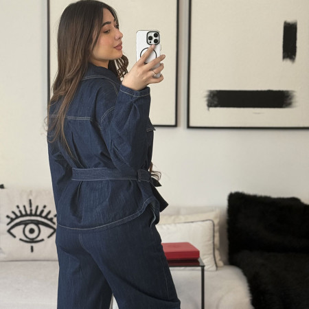 ensemble en jeans oversize avec ceinture col large avec deux poches à rabat